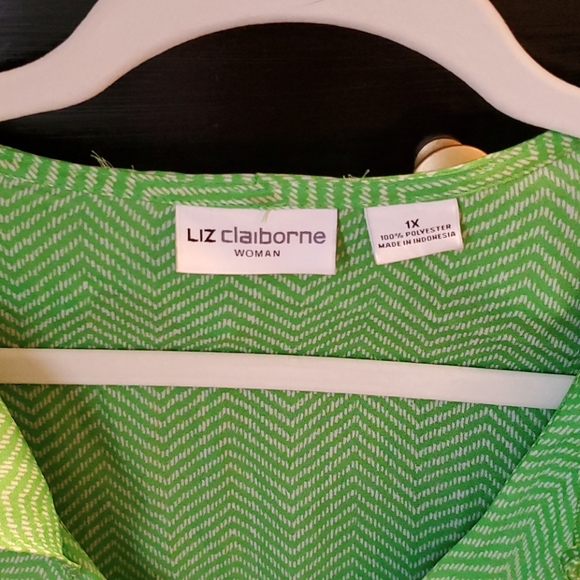 Beautiful Green Ruffled blouse - Picture 2 of 4